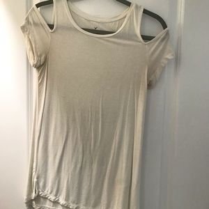 Off the shoulder American Eagle short sleeve